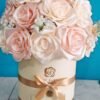 Caja floral elegante con rosas