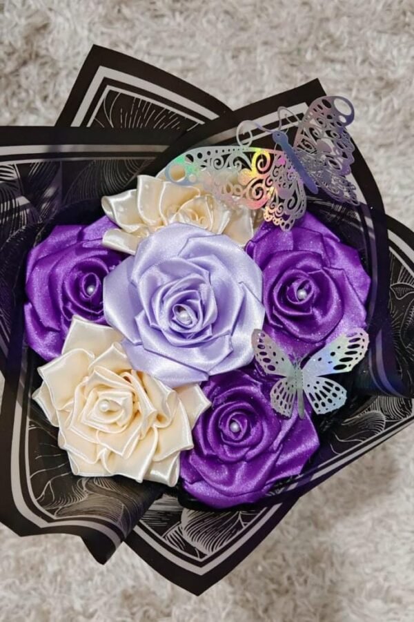 Ramo de rosas morado y marfil